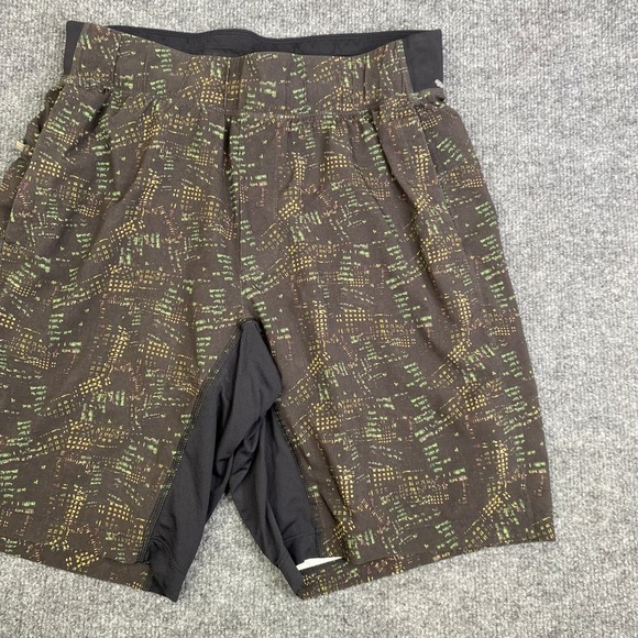 Lululemon Mens 2-in-1 Running Shorts Green Yellow Digital Print Liner 7in Inseam - Picture 3 of 8